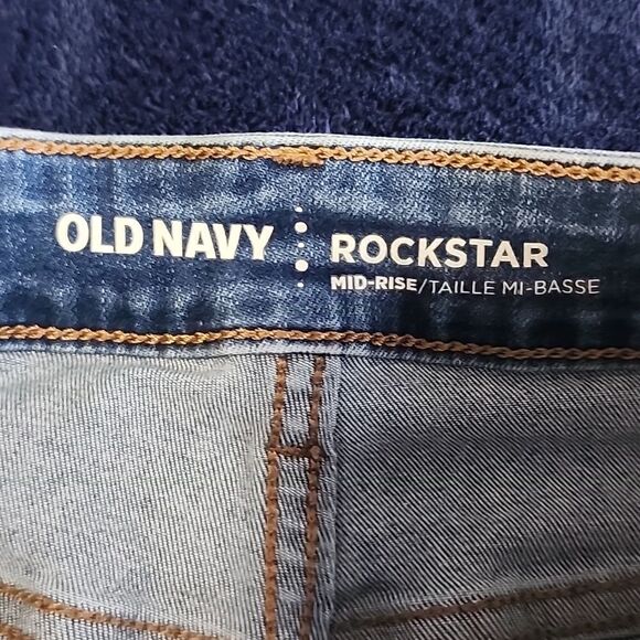 Old Navy Mid Rise Jeans - Picture 2 of 4